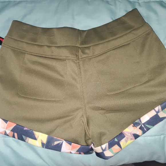 Shorts - Picture 3 of 3